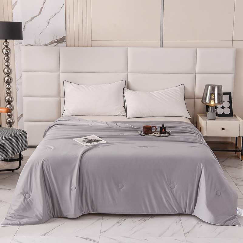 CoziCool Comforter: Instant Cooling for Hot Sleepers